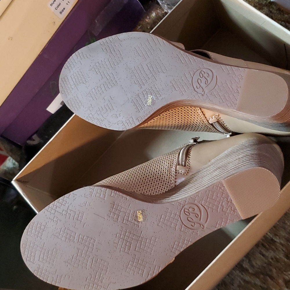 Open-toe booties - Picture 3 of 4